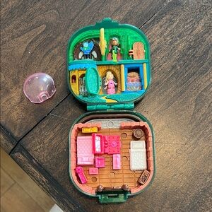 Wicked Polly Pocket collector set